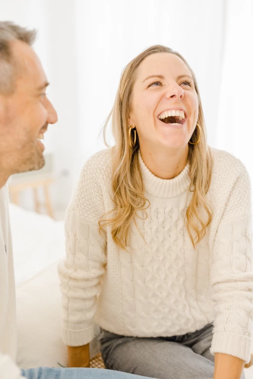 cheveux sourire bonheur gris marron